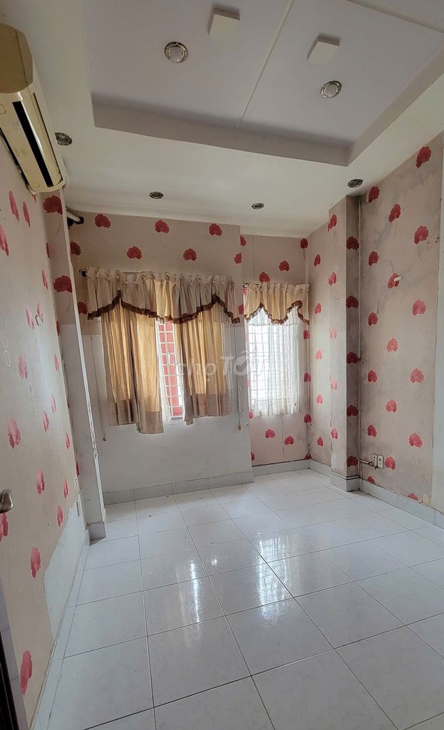 5-Floor Townhouse with Business Space Near Market