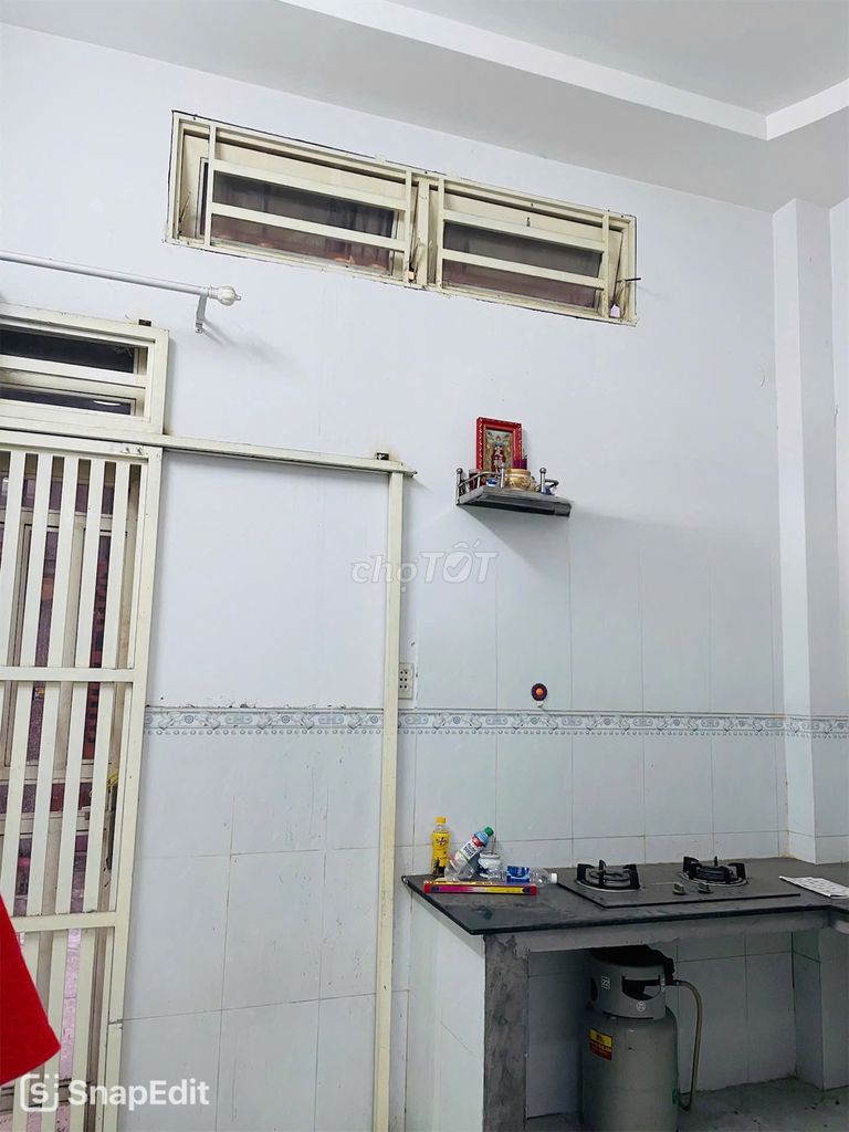 Spacious 3-Story House with 4 Bedrooms
