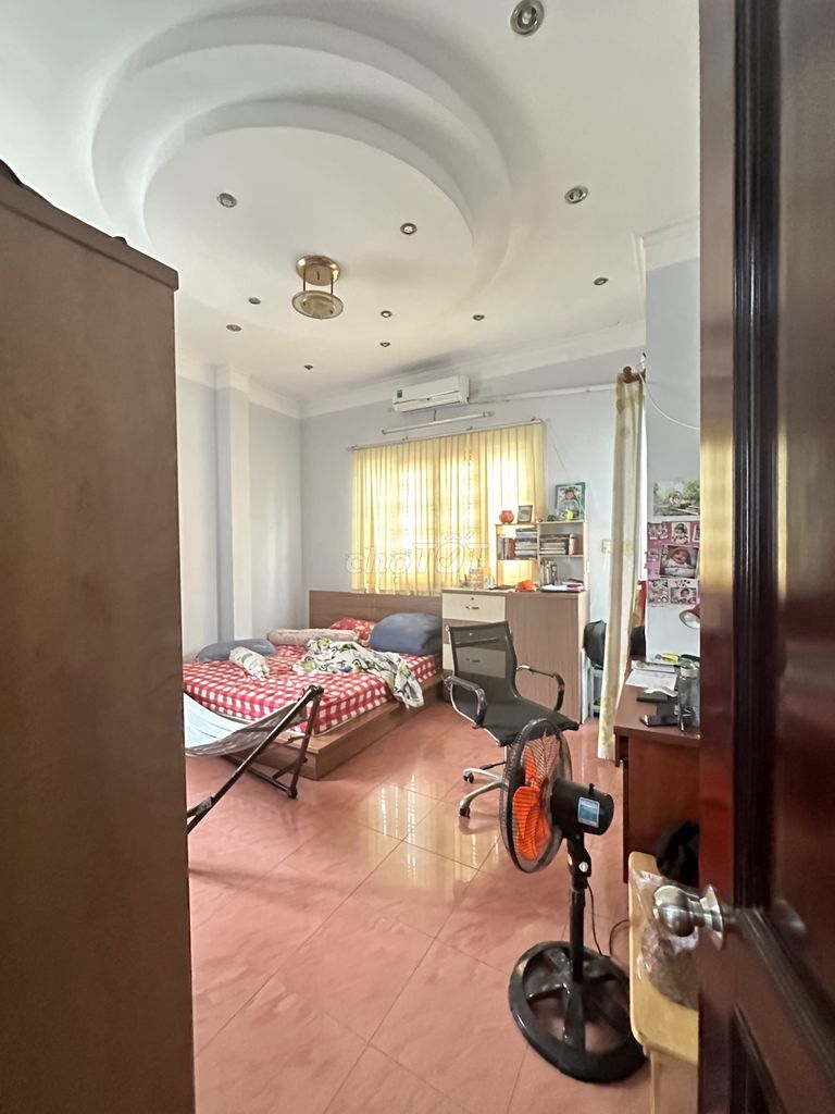 Corner House with Office Space on 10m Road