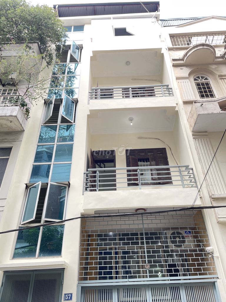Modern 4.5-story house for rent in Hanoi