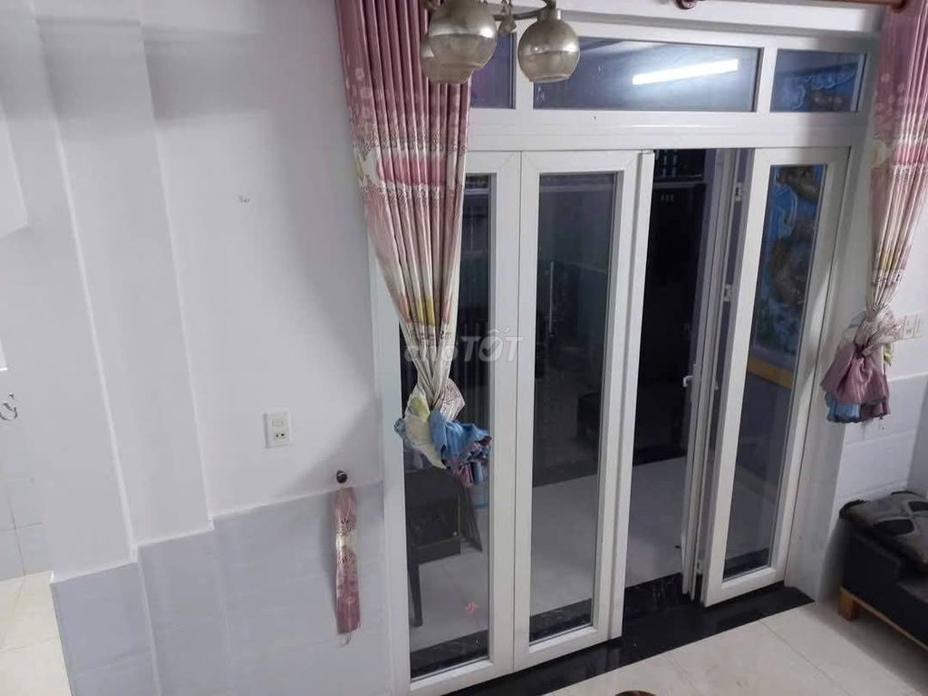 Modern 3-Bedroom House with Air Conditioning