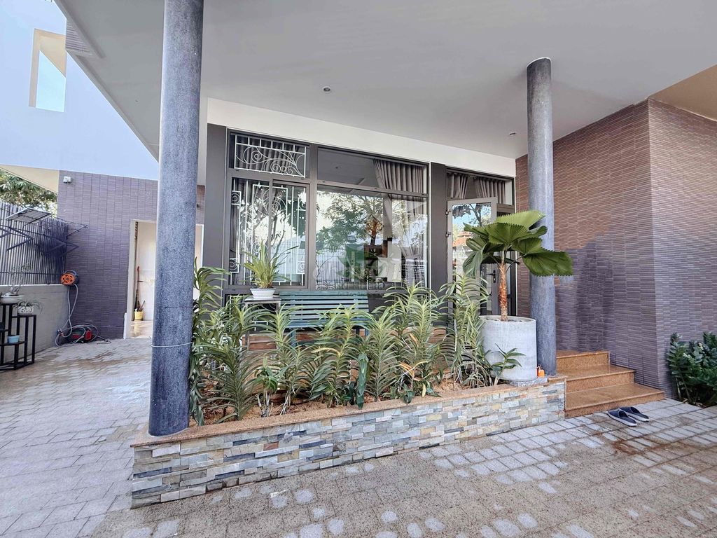 Modern 8-Bedroom Villa with Elevator and Garden