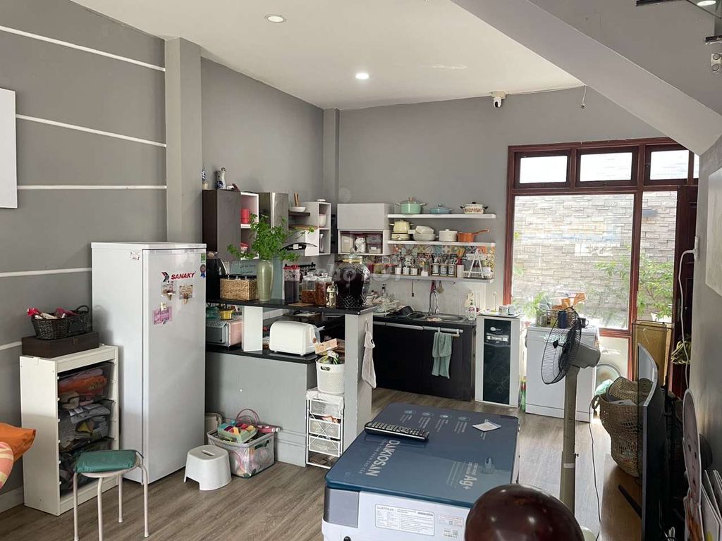 Modern 4-Bedroom Townhouse with Exercise Area