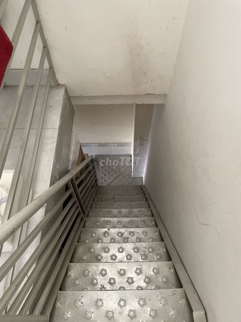 Quiet Home with Bright Bedroom and Modern Amenities