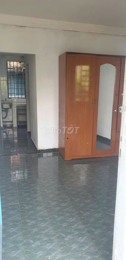 Compact One-Bedroom Apartment Near Park with AC