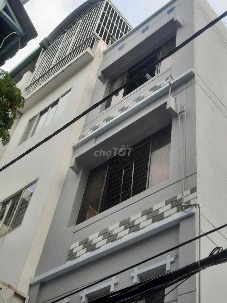 3-Bedroom Townhouse Near Nguyen Tieu La