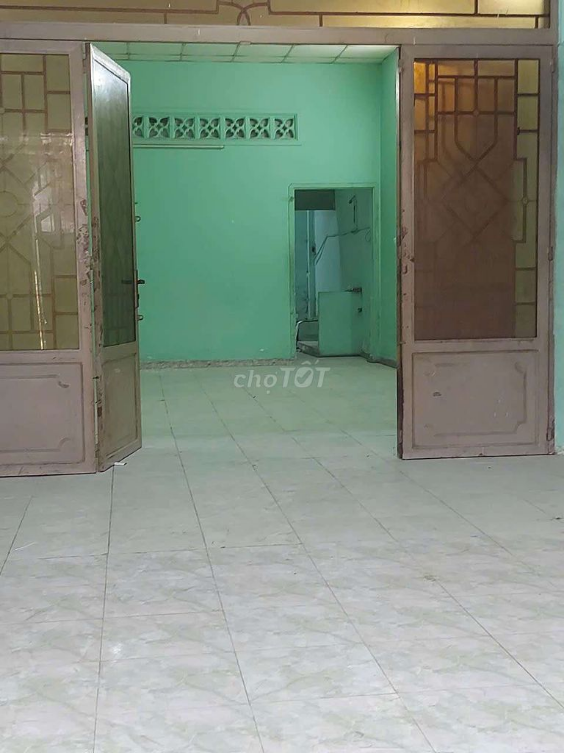 Spacious Road-Facing Property for Rent