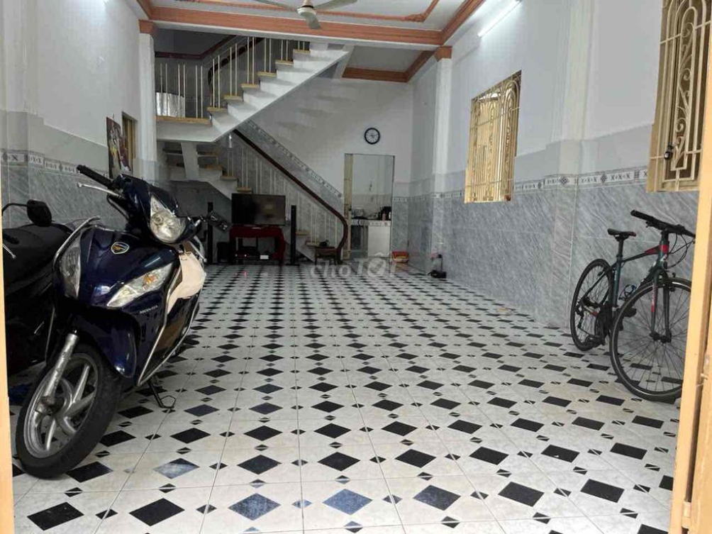 Ground Floor Rental near Tan Binh Market - Convenient for Office or Online Business
