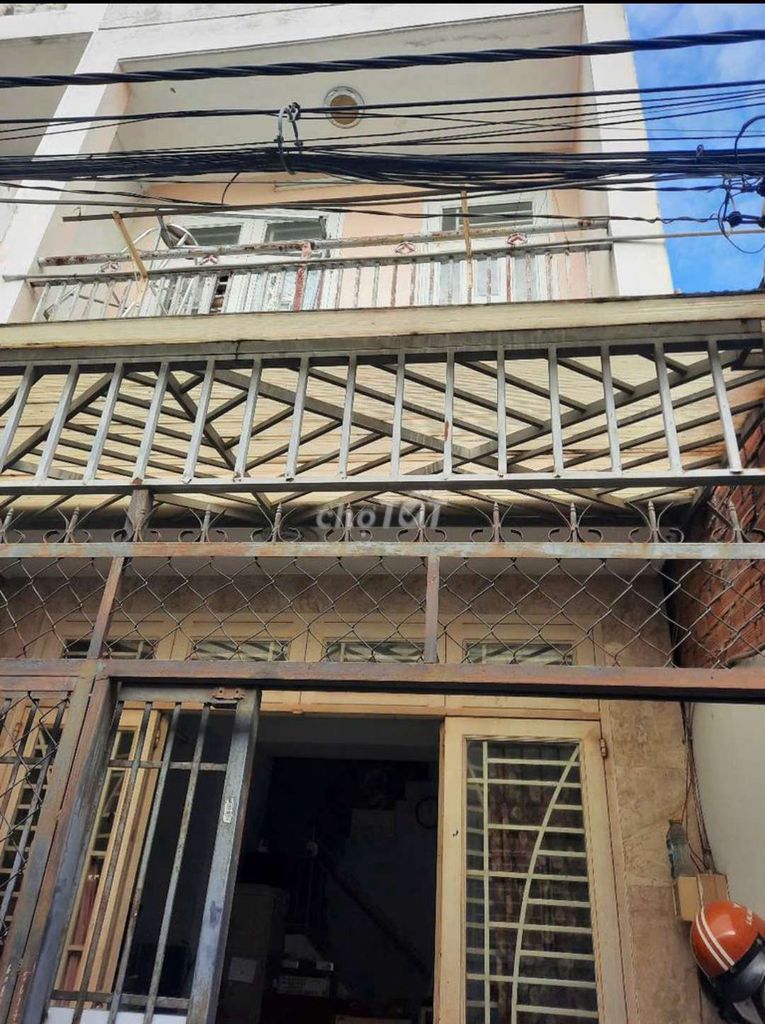 Two-Bedroom House Near Main Street