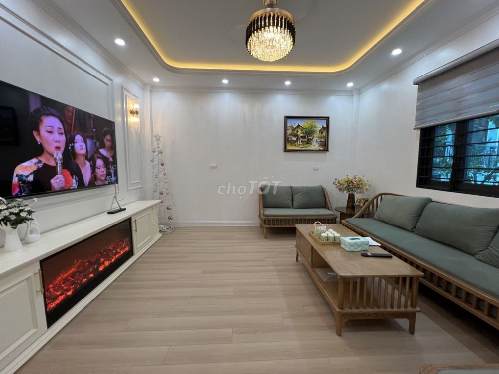 New 4-Story House in Dang Tien Dong, Full Amenities