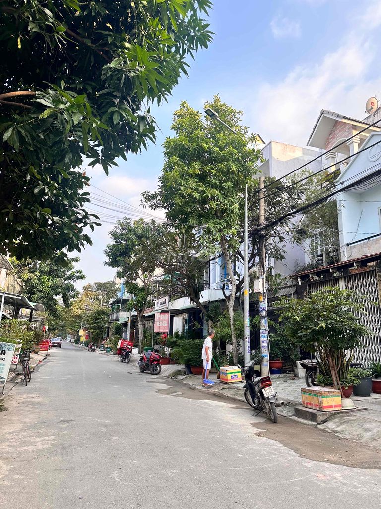Modern 3-Story House in Vinh Loc Complex