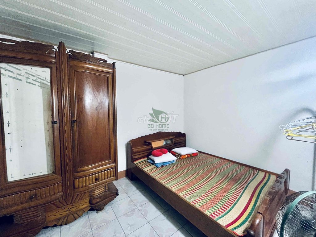 Spacious 1-Bedroom House with Mezzanine Near Beach
