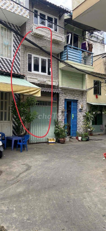 Small House in Phu Tho Hoa with Compact Layout