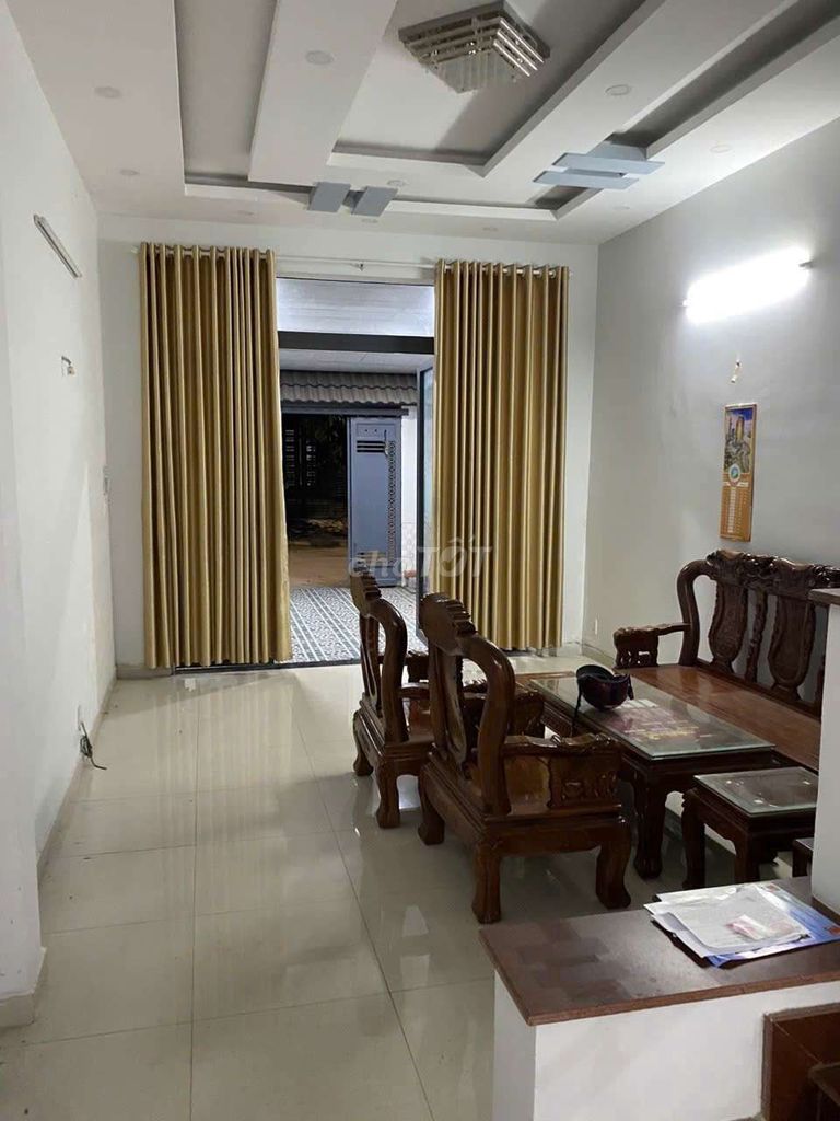 Spacious 4-Bedroom House Near Shopping Center