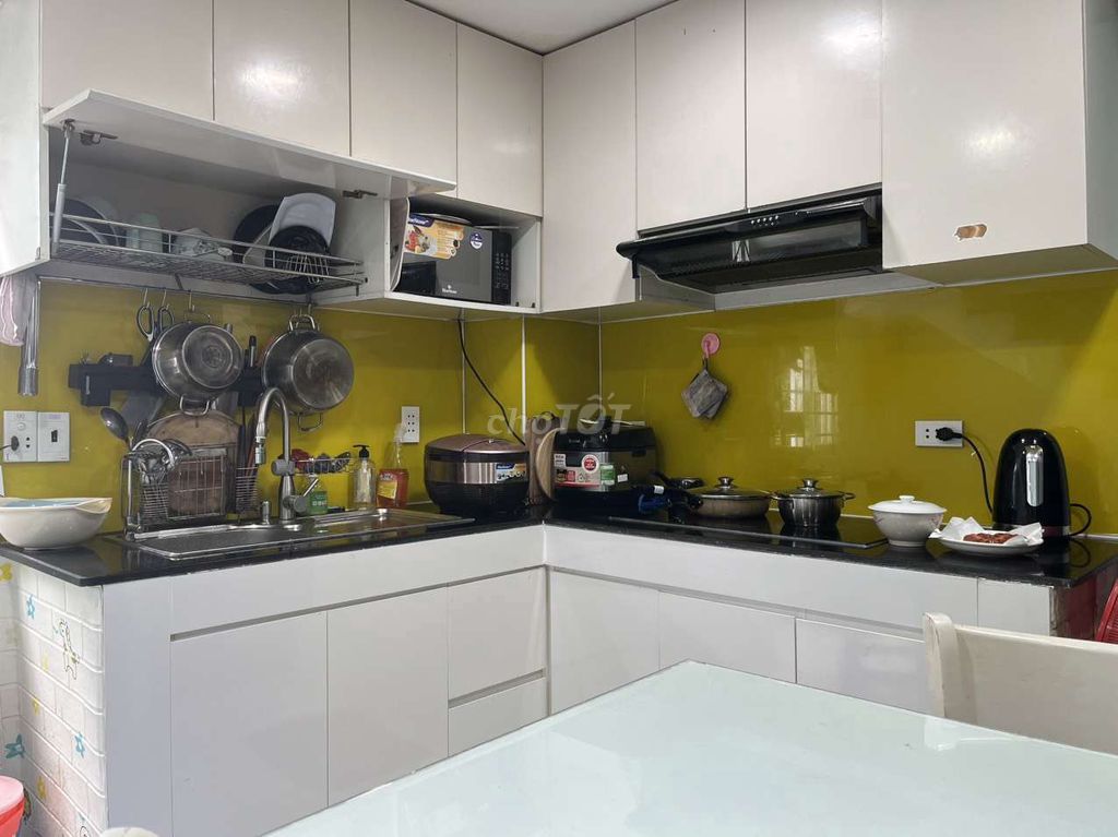 Modern 3-Bedroom Townhouse with Full Furnishings
