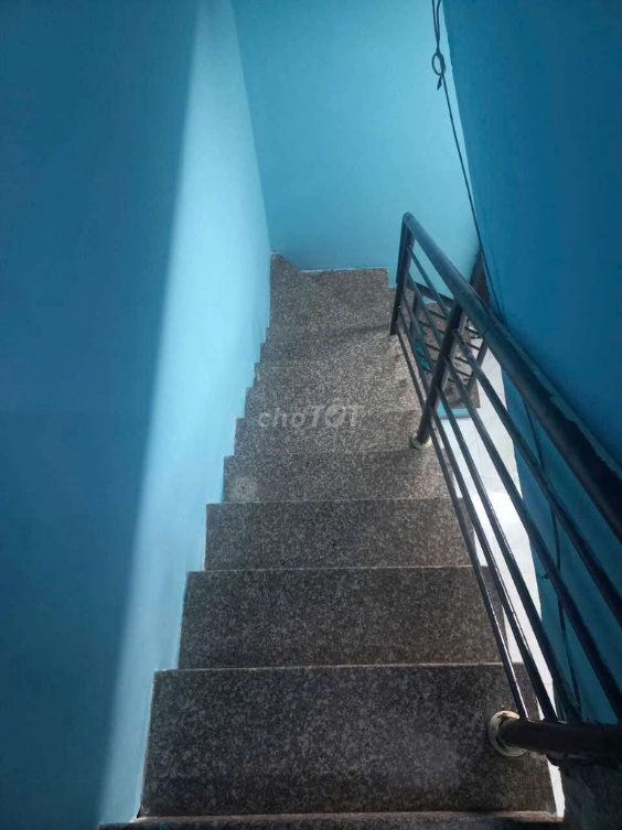 Small 2-bedroom property near Lê Văn Thọ market and schools