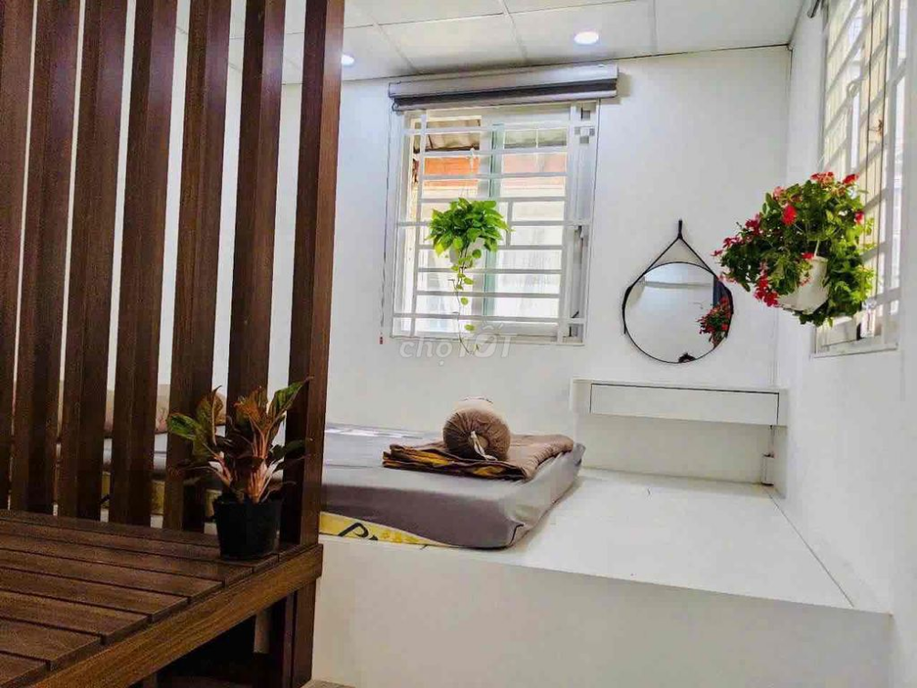 Spacious 1-story 1-floor corner house with balcony