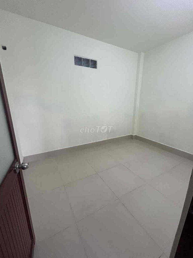 Modern 3-Bedroom House in District 9