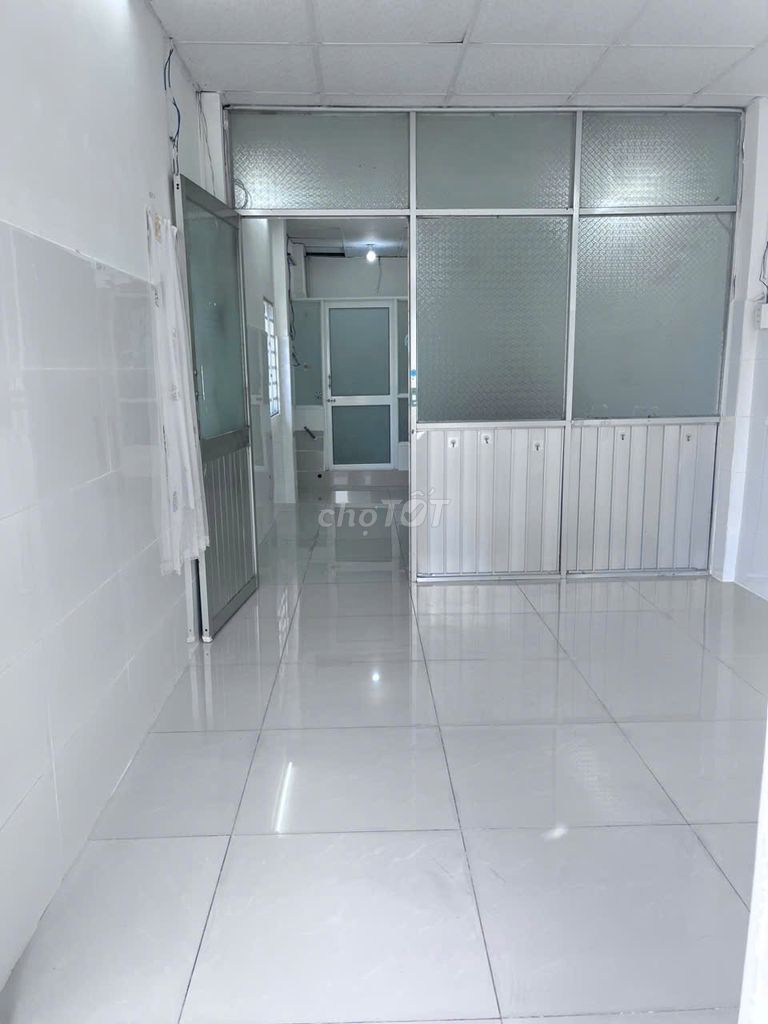 Renovated 3-Floor House with Car Access