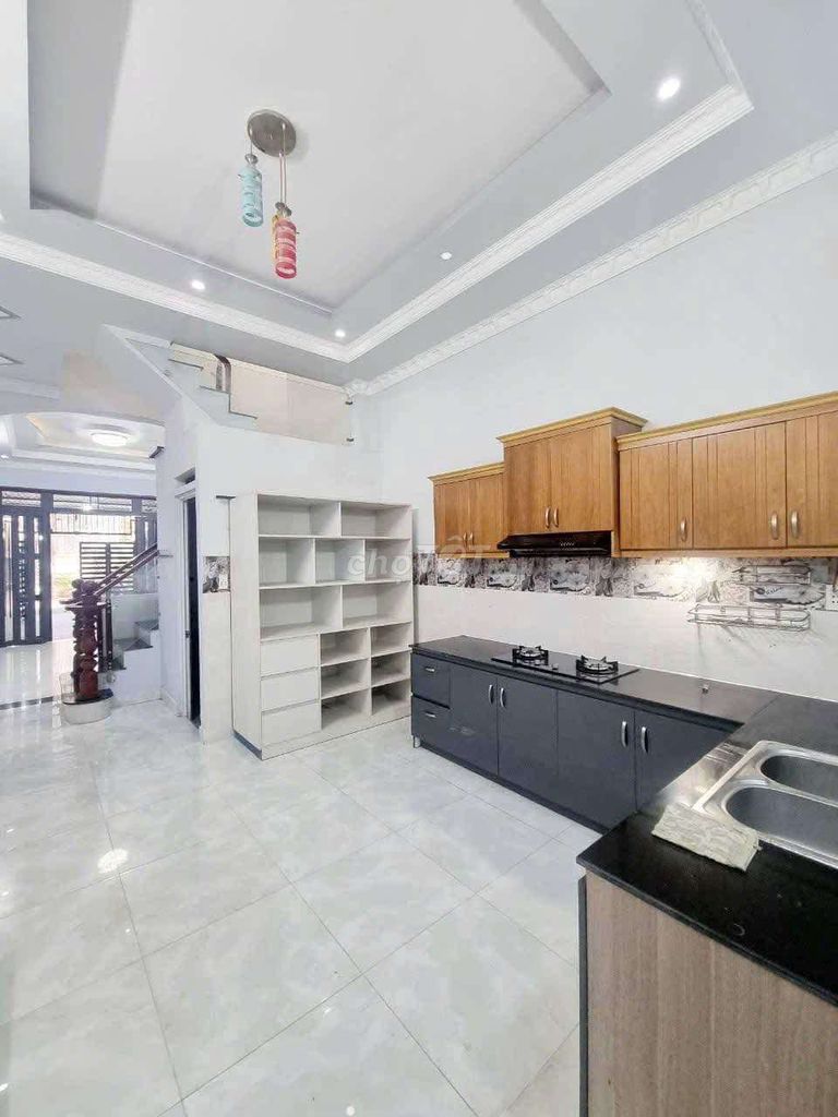 Spacious 4BR Townhouse with Bright Courtyard