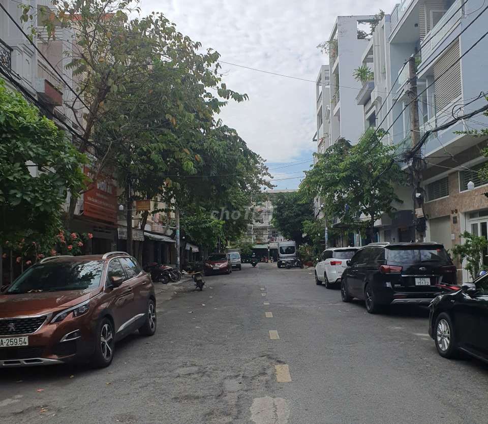 4-Bedroom Corner House with Business Potential