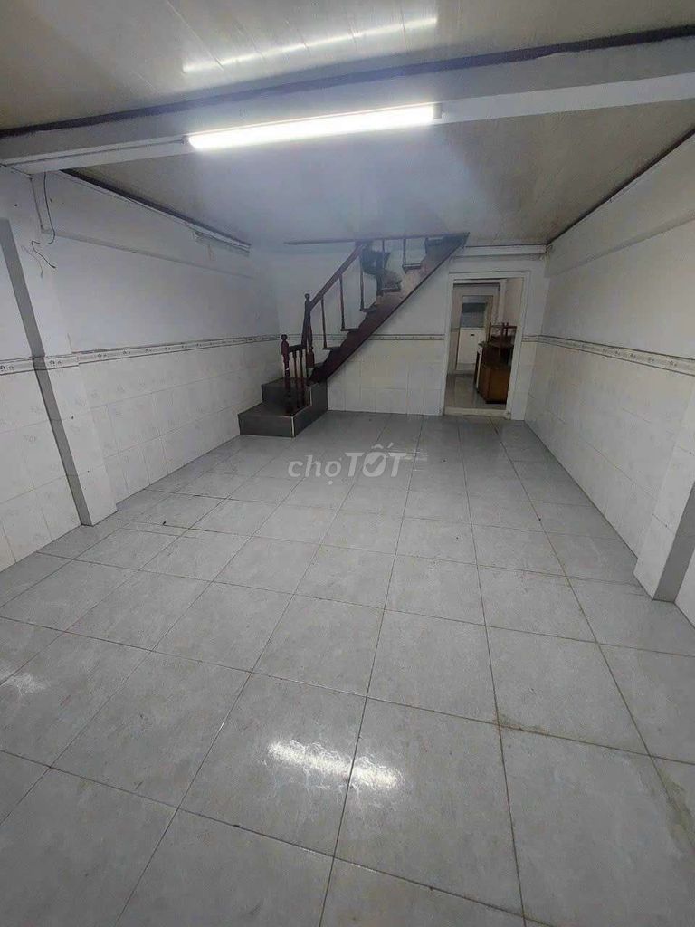 Spacious Ground Floor Room Near Shops