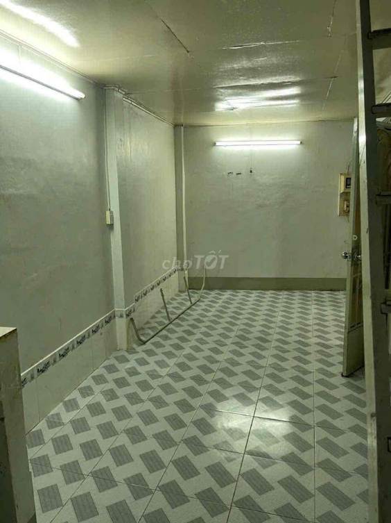 Nguyen Khoai Street Rental - 1 Bedroom Townhouse near Amenities