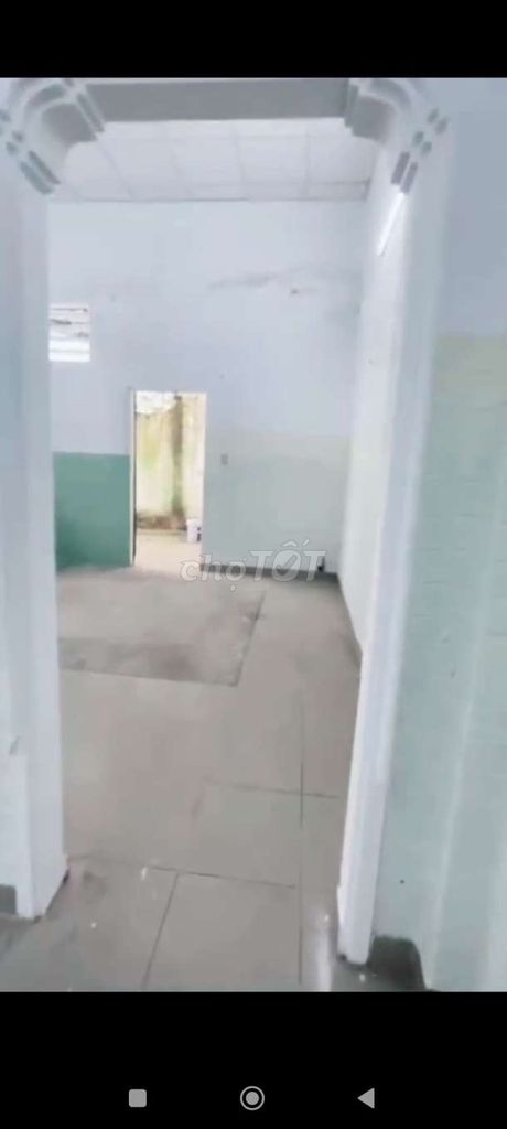 Large Commercial Space for Shop or Warehouse
