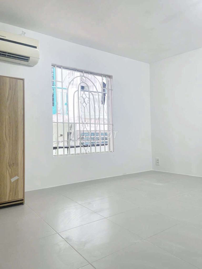 Modern 2BR Townhouse with Balcony in District 3