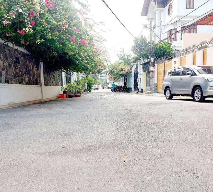 Spacious 1-Bedroom Apartment near Thong Nhat Hospital