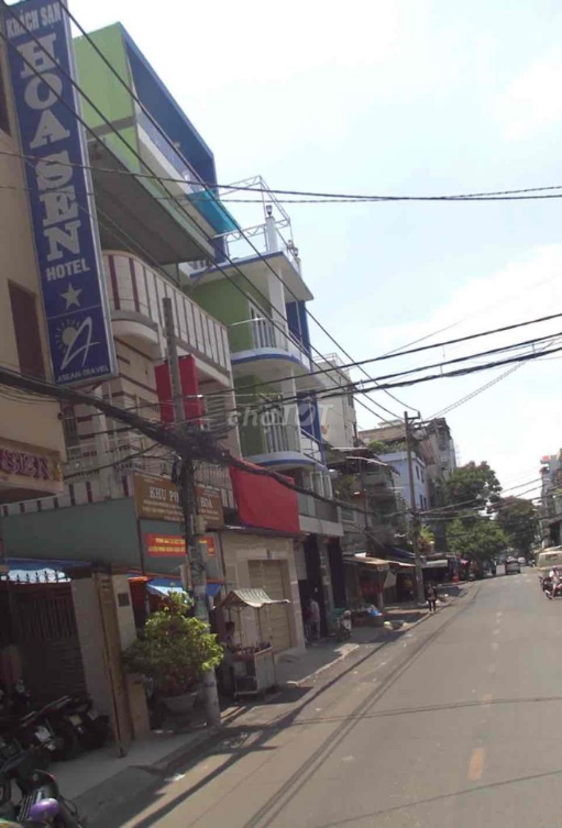 Ground Floor + 1st Floor House for Rent in Nguyen Tieu La, District 10