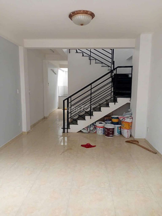 Spacious 4-Bedroom House with Multiple Floors