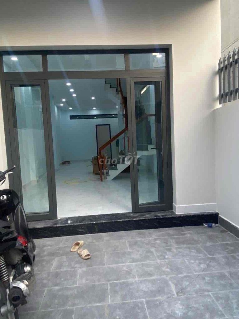 Modern 3-Bedroom House with Parking in Q2