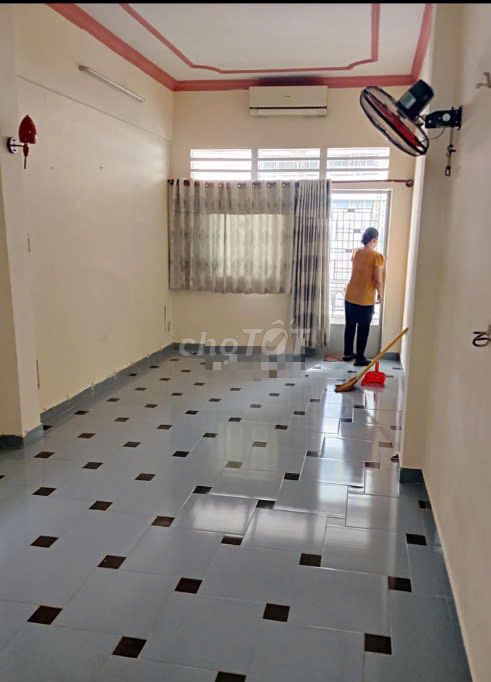 Modern 3-Bedroom Townhouse with Air Conditioning