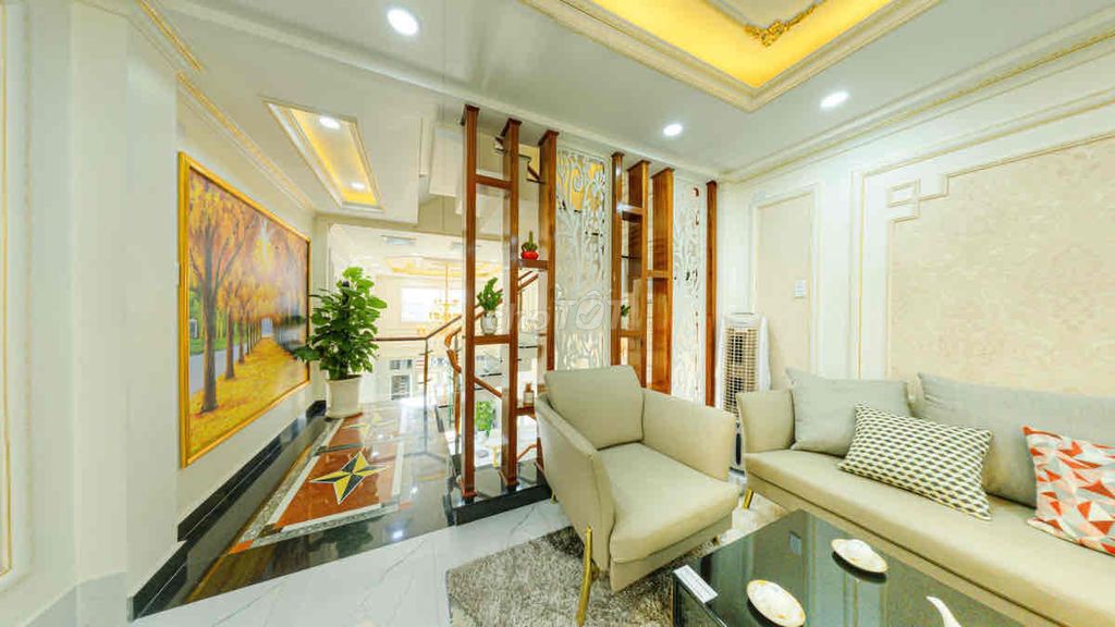 Luxurious 5-Bedroom Townhouse with Karaoke Room