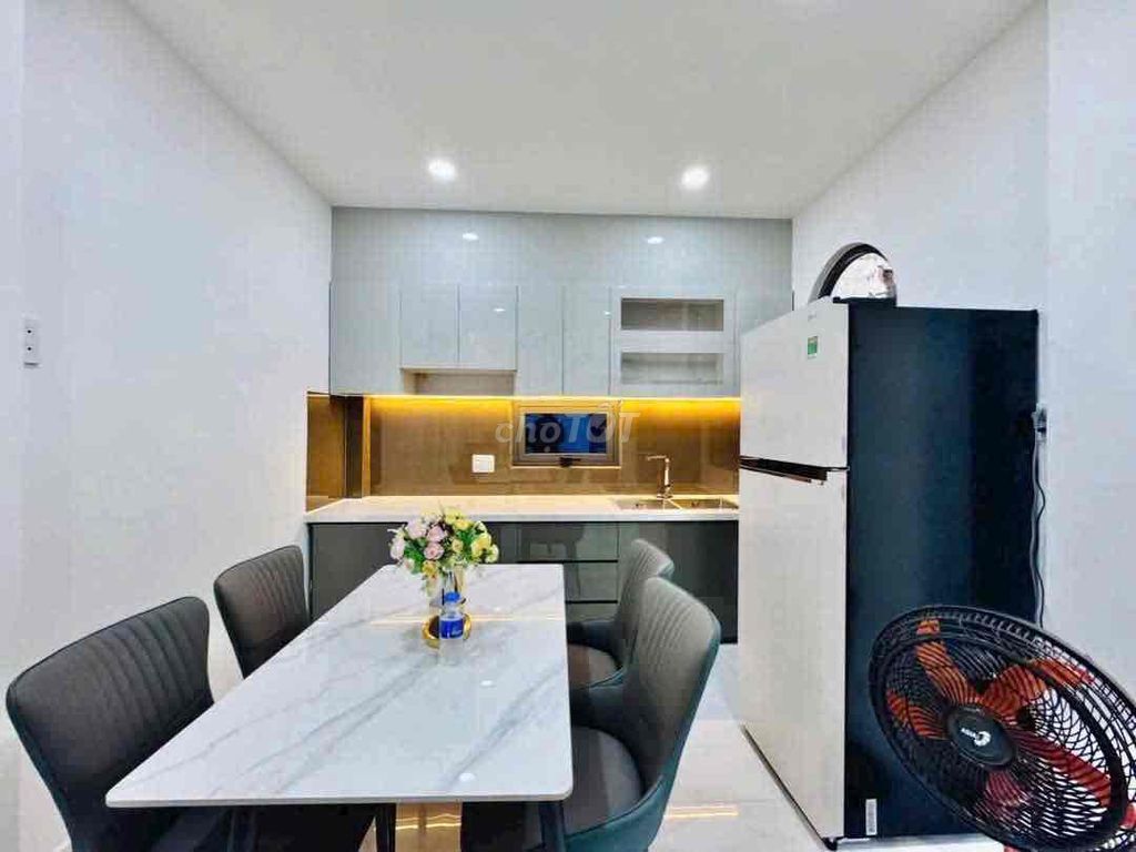 Modern 2BR Townhouse with Rooftop in Phu Nhuan