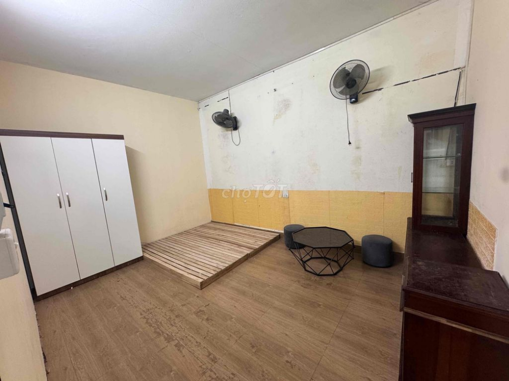 Fully Furnished Basic Rental Property with Essential Amenities