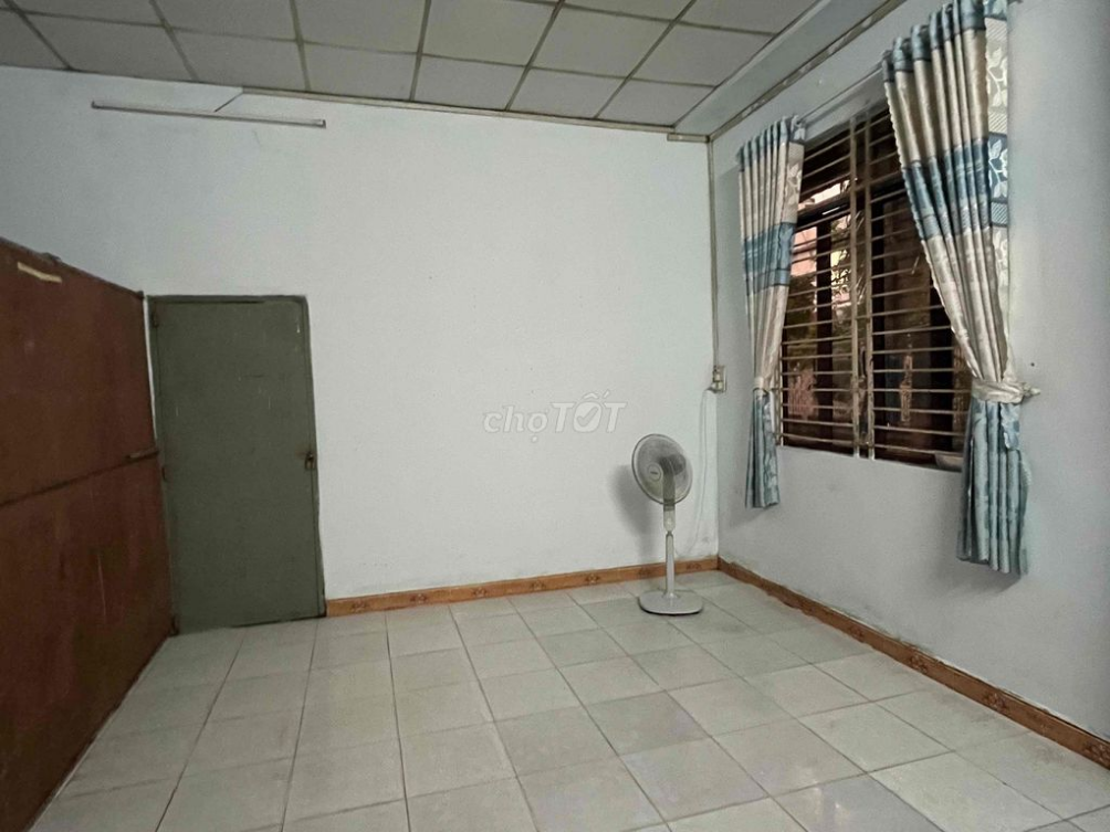 Spacious rental property with wide alley access and parking
