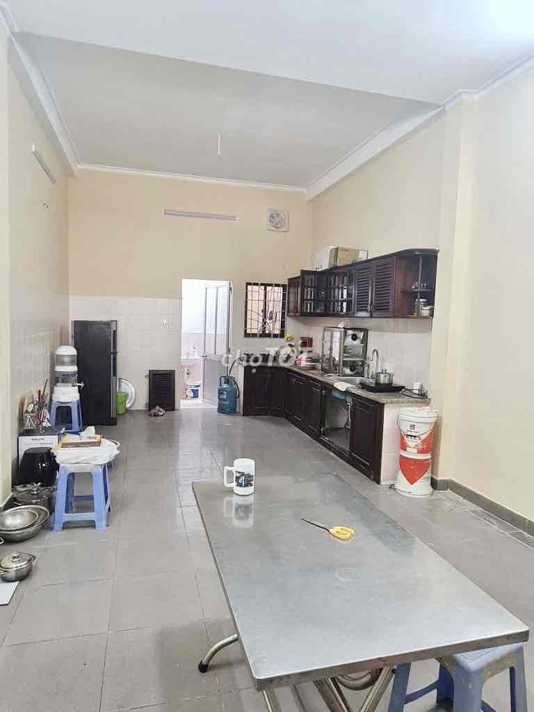 Large 4-Story House with 7 Bedrooms Near Parcmall