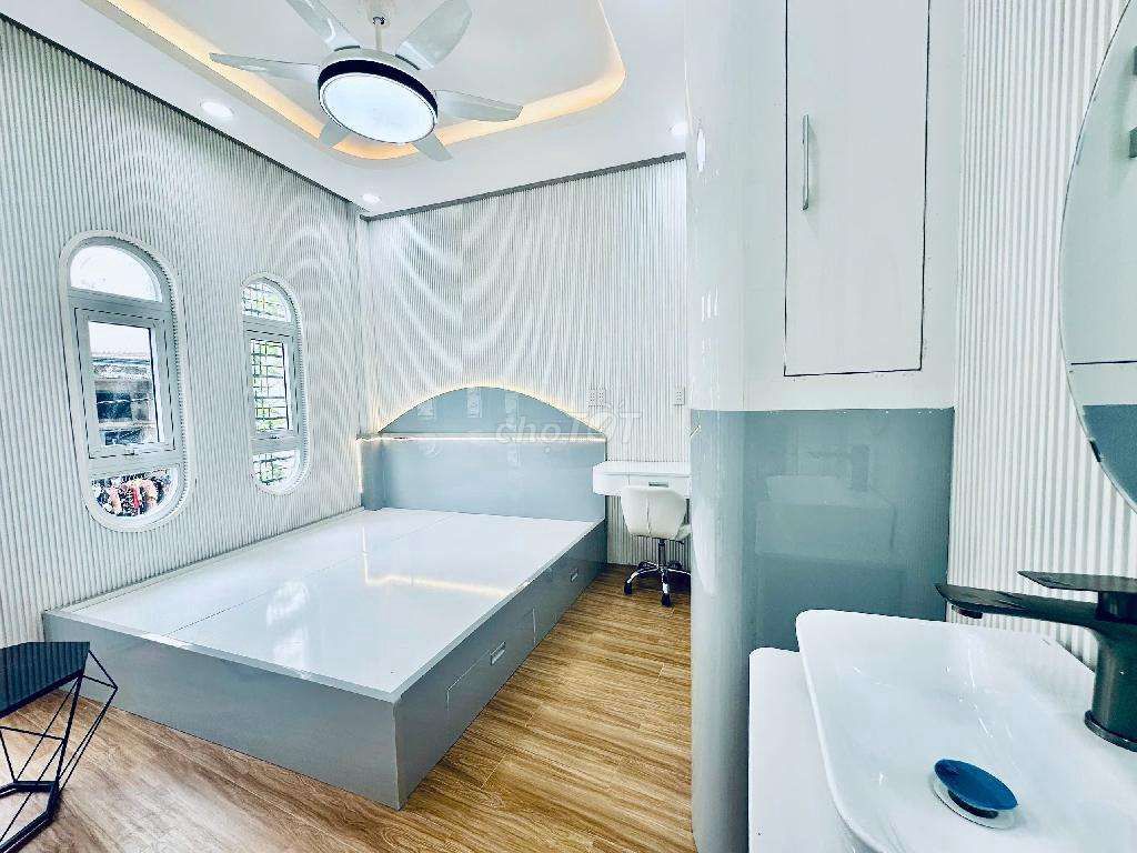 Modern 1-Bedroom Apartment in District 10