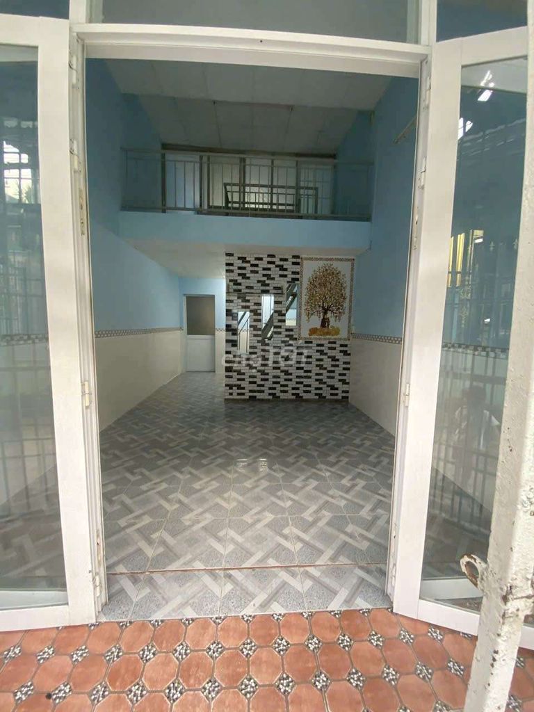 Spacious Two-Level House Near Market