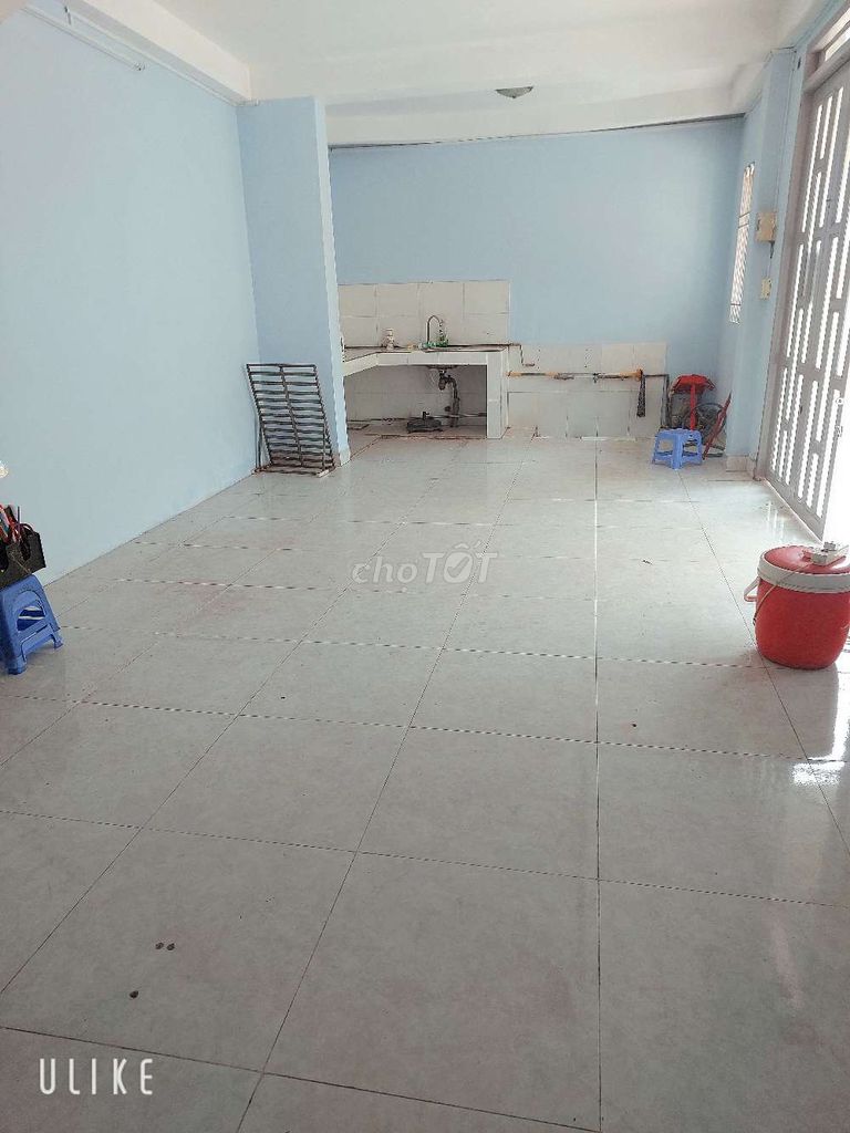 Spacious Two-Story House with 3 Bedrooms