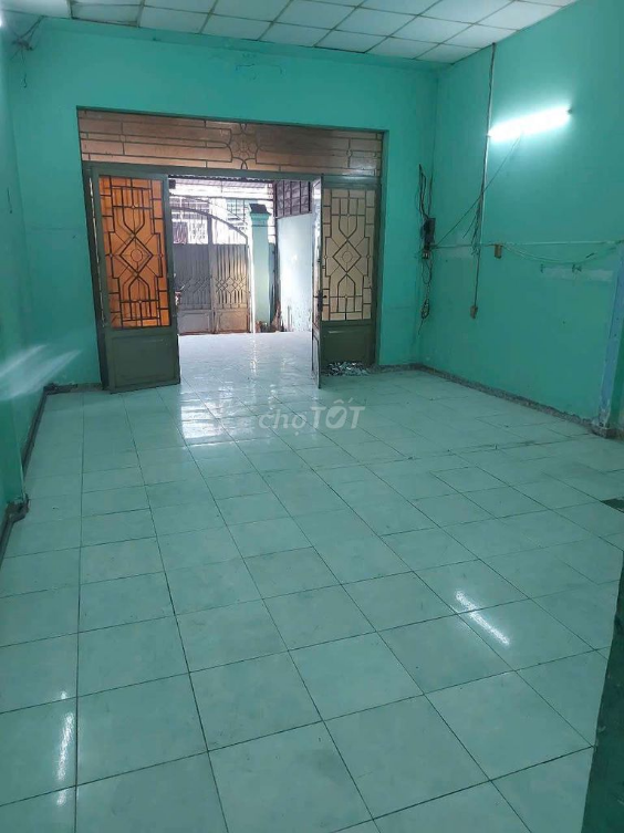 Spacious Road-Facing Property for Rent