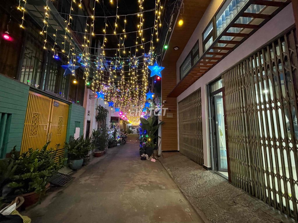 Modern 3BR Townhouse with Car Access