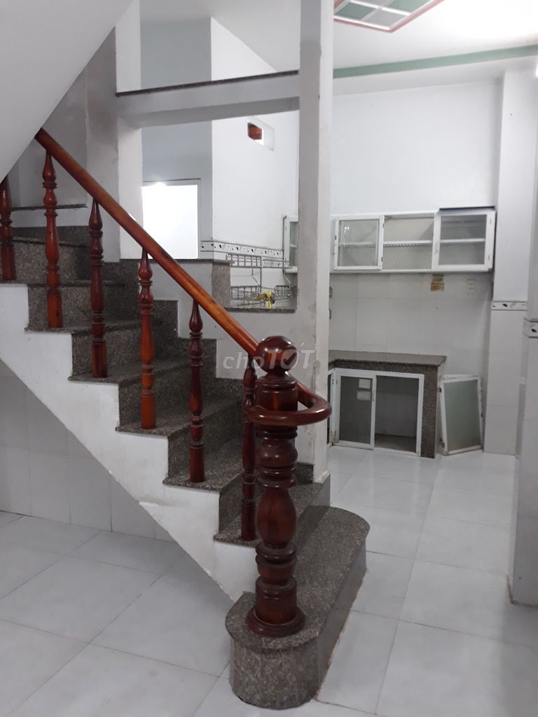 Modern 3-Bedroom Townhouse with Southeast Orientation