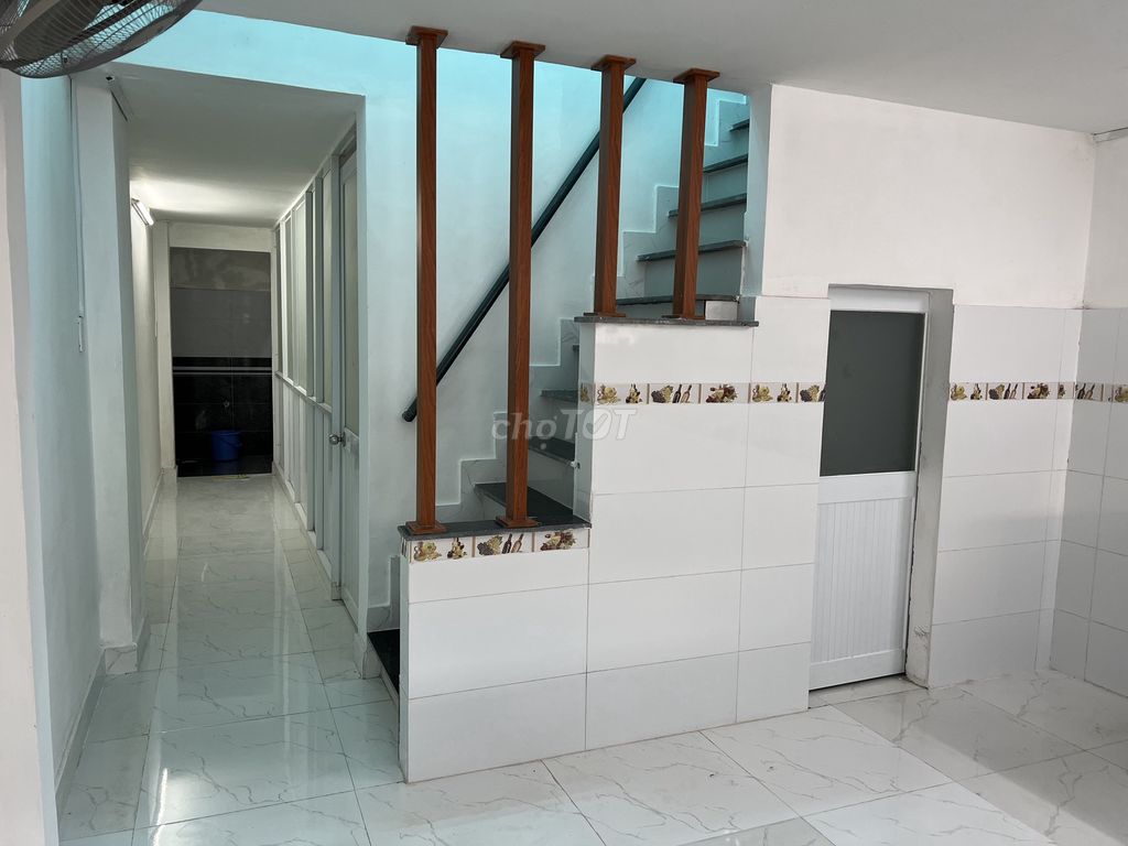 Modern 3BR Townhouse Near Schools and Markets