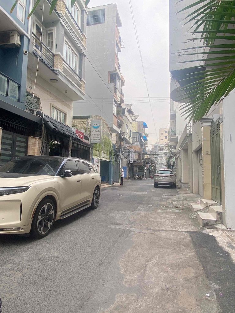 2-Floor House Near Markets and Hospitals