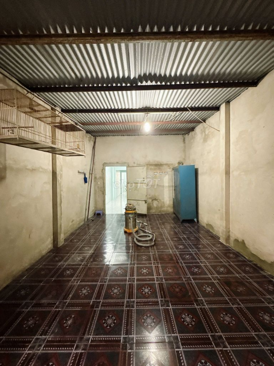 Xuan Thoi Thuong базарының жанындағы 100м² толық үй