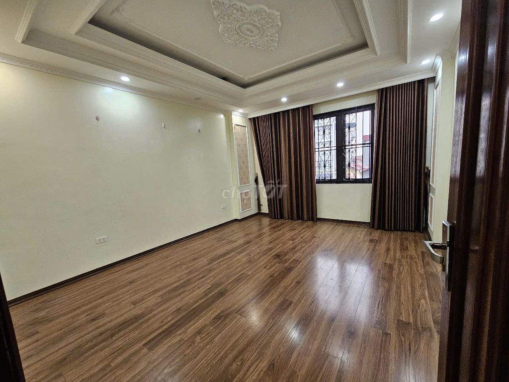 Modern 6-Floor House with Elevator, Business Space