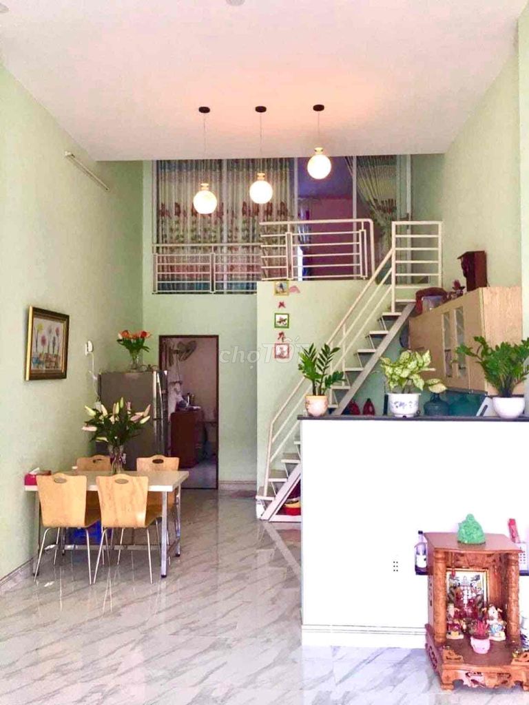 Modern 2-Bedroom House with Furnished Kitchen